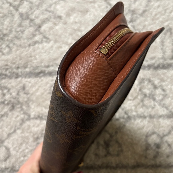 Louis Vuitton Orsay Monogram Clutch Excellent Condition - Picture 8 of 16